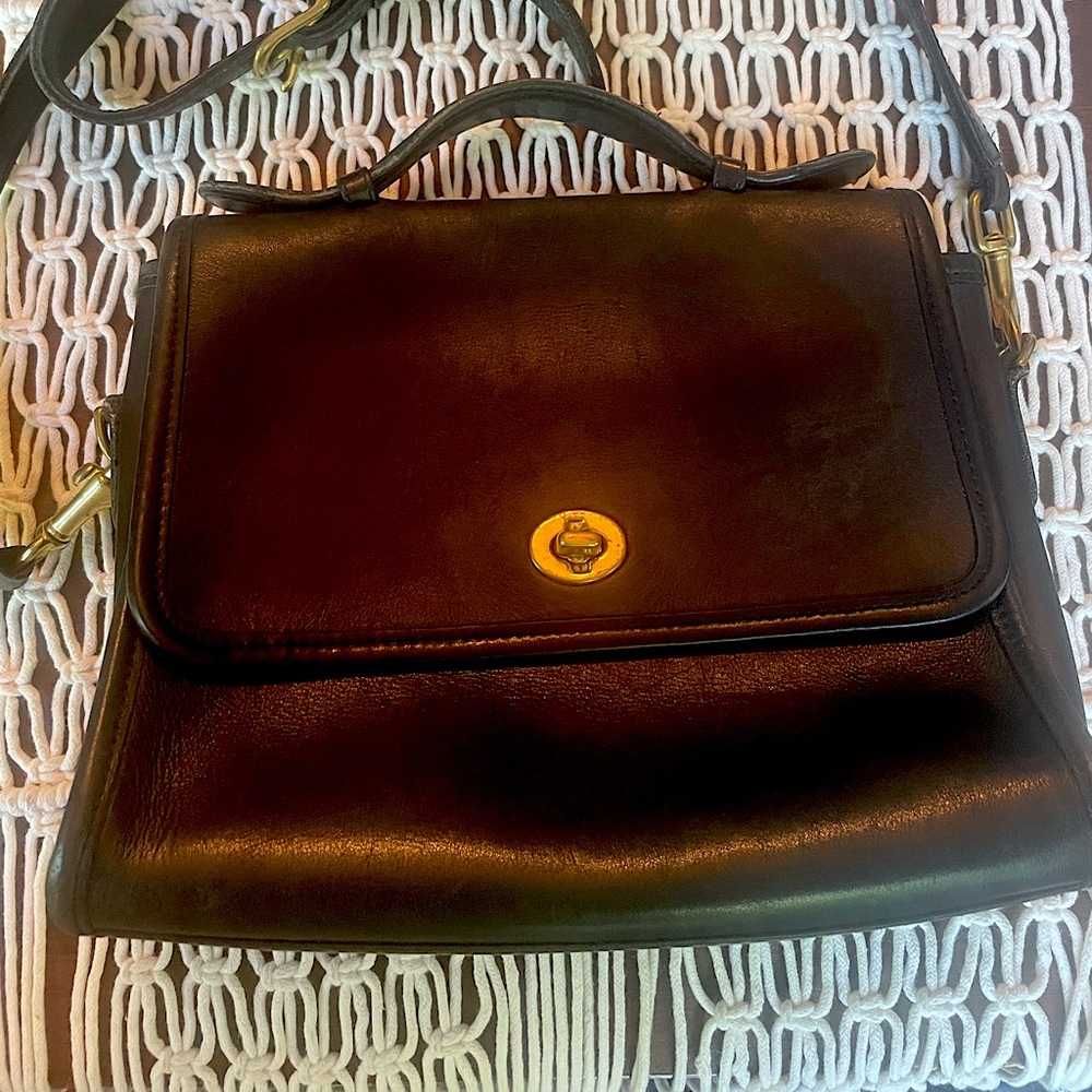 COACH Vintage Court black leather handbag/crossbody